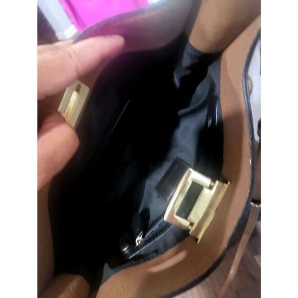 Neiman Marcus crossbody lethear bag - Picture 4 of 4